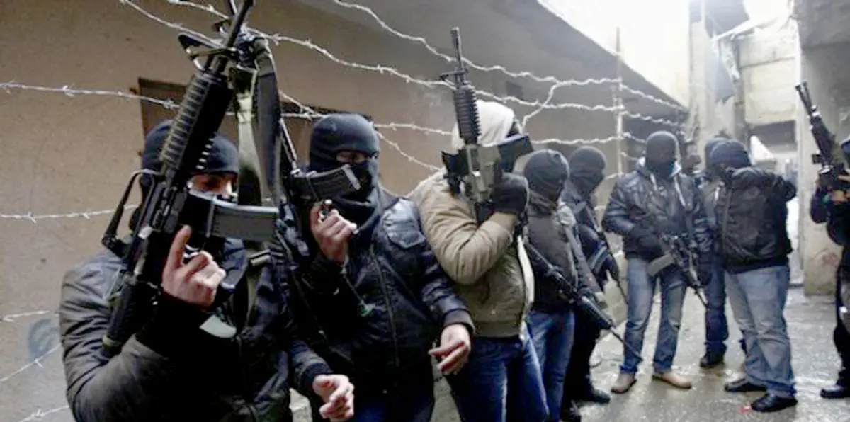 الصراع السياسي بين عباس ودحلان ينقلب عنفًا مسلحًا في مخيّم بلاطة