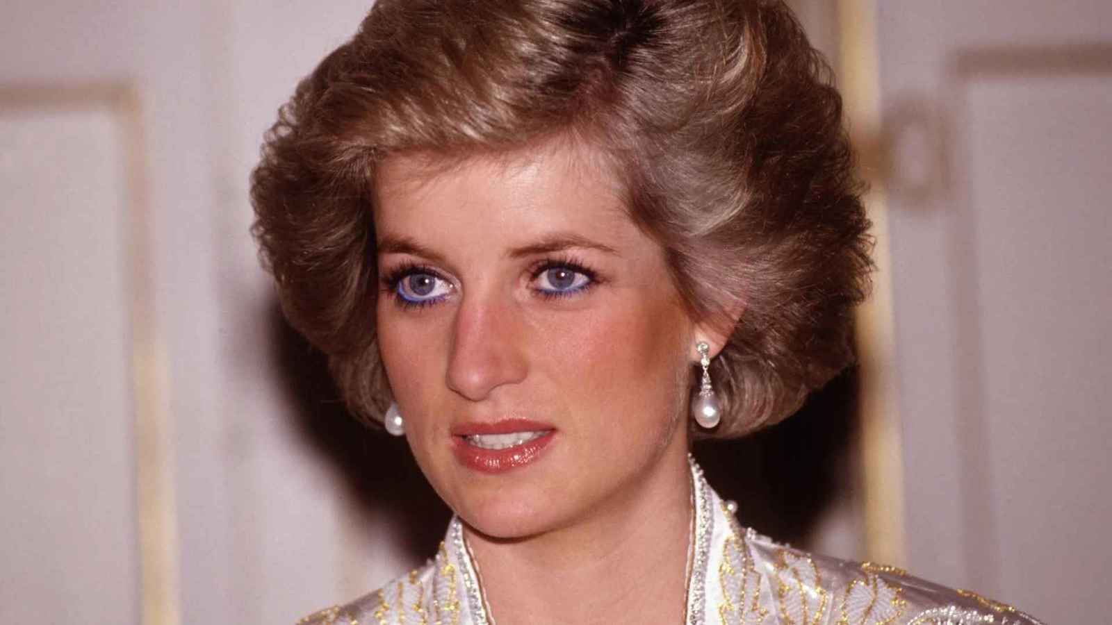 حريق في منزل طفولة الأميرة ديانا.. هل كان متعمّداً؟ (صور)