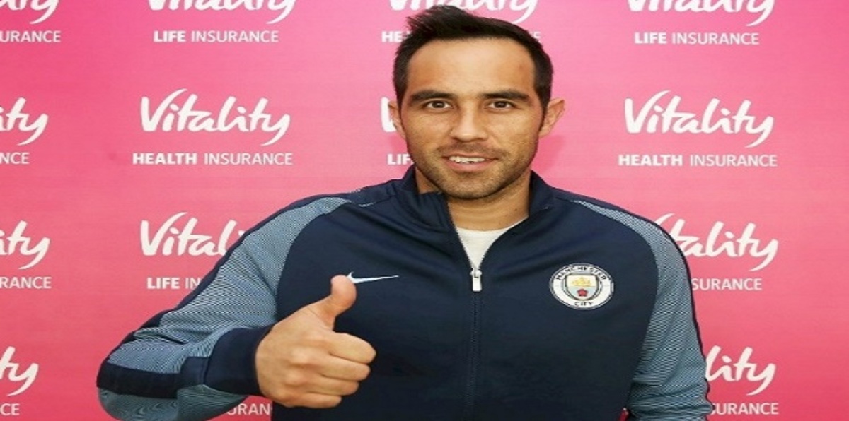 رسميًا.. كلاوديو برافو يوقّع لمانشستر سيتي