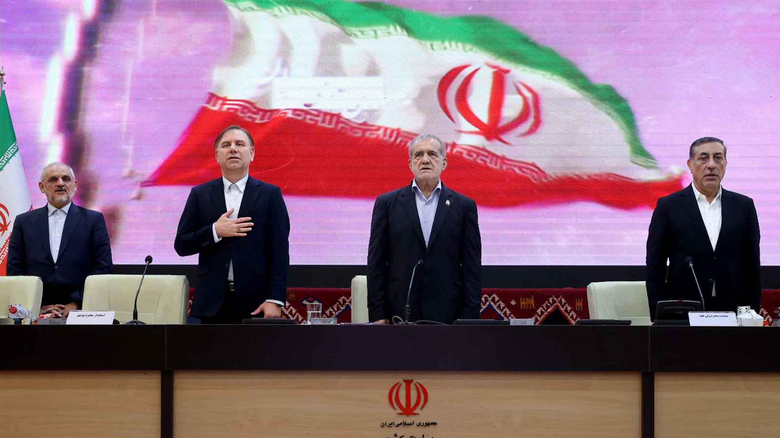 الرئيس الإيراني يتراجع: لم نرفض الحوار مع أمريكا