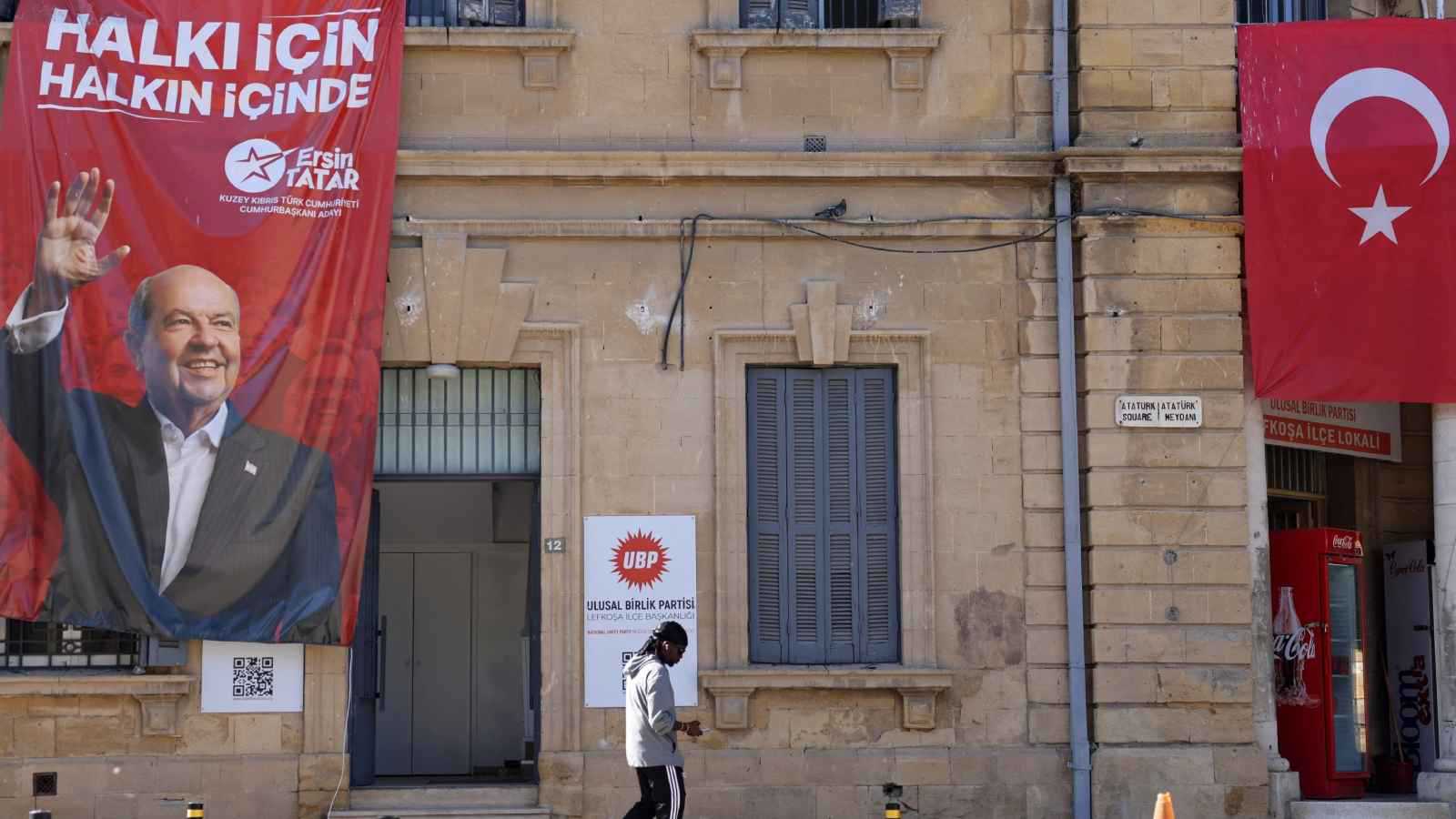 القبارصة الأتراك يصوتون لاختيار زعيم جديد في ظل تعثر محادثات السلام