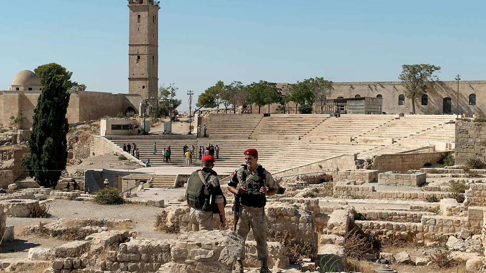 "نيوزويك": القوات الروسية محاصرة في سوريا بعد الإطاحة بالأسد