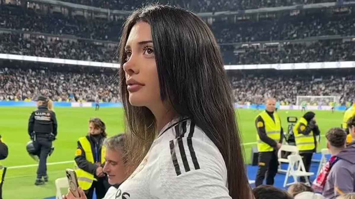 أبرزهم بنزيما.. "حسناء ألبانية" تضع 3 نجوم في ورطة كبرى (فيديو)