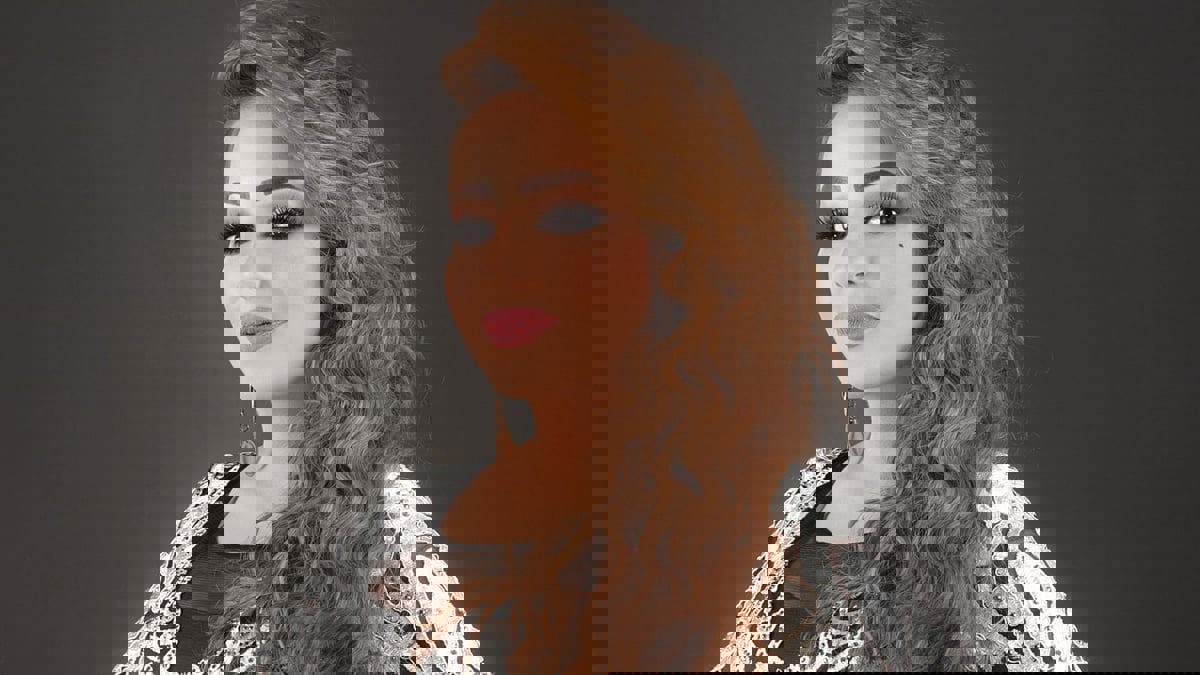 شهد الشمري تقاضي سياسيًا عراقيًا بتهمة الطعن في عرضها