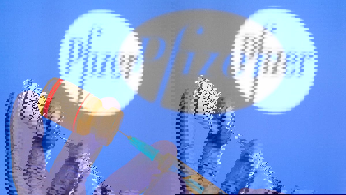 "الأدوية الأوروبية" تؤيد جرعة تنشيطية من "فايزر" ضد سلالتي "أوميكرون"