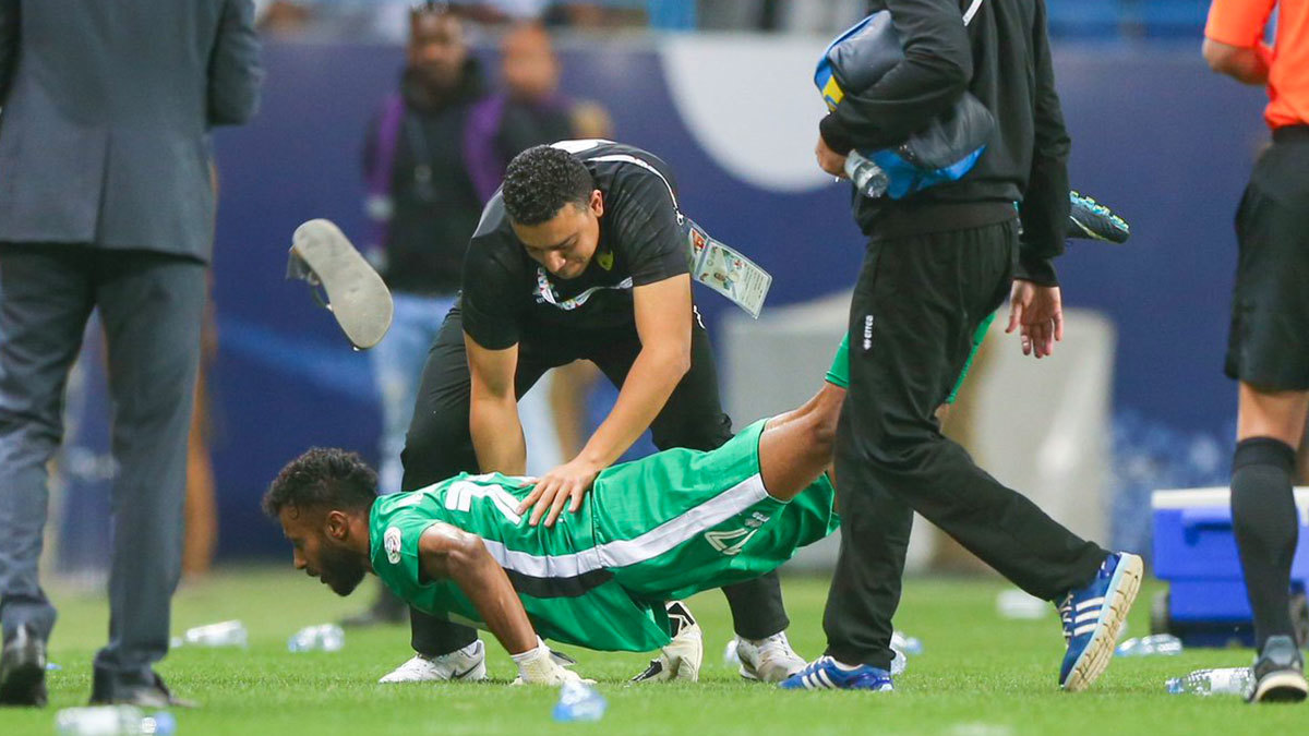 عبدالله العويشير حارس أحد يدافع عن نفسه بعد احتفاله الاستفزازي أمام جمهور نادي الهلال