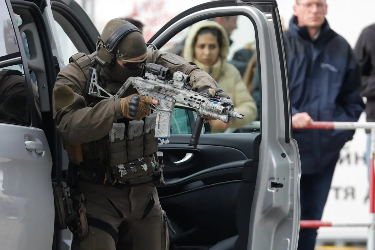 ألمانيا.. توقيف 10 متهمين بتهريب "أثرياء عرب وصينيين"
