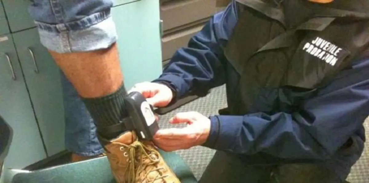 الجزائر تفعّل "السوار الإلكتروني" بدلًا من الحبس الاحتياطي