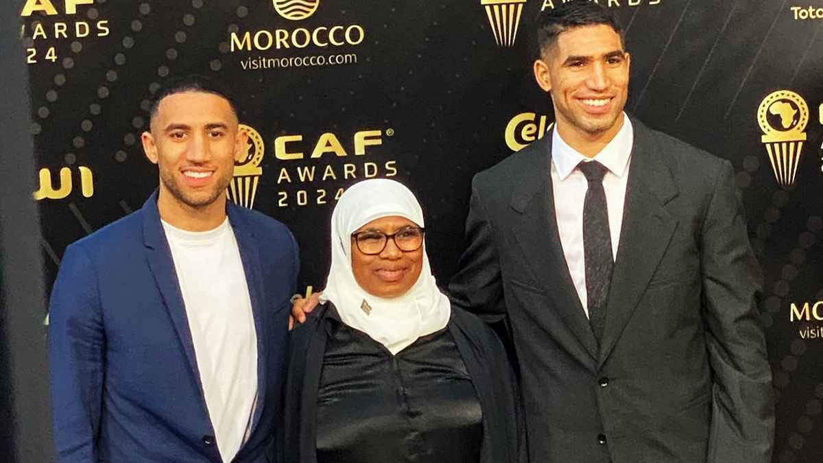 أشرف حكيمي يعترف بالتصرف الذي أغضب زوجته: نعم أمي تدير ثروتي (فيديو)