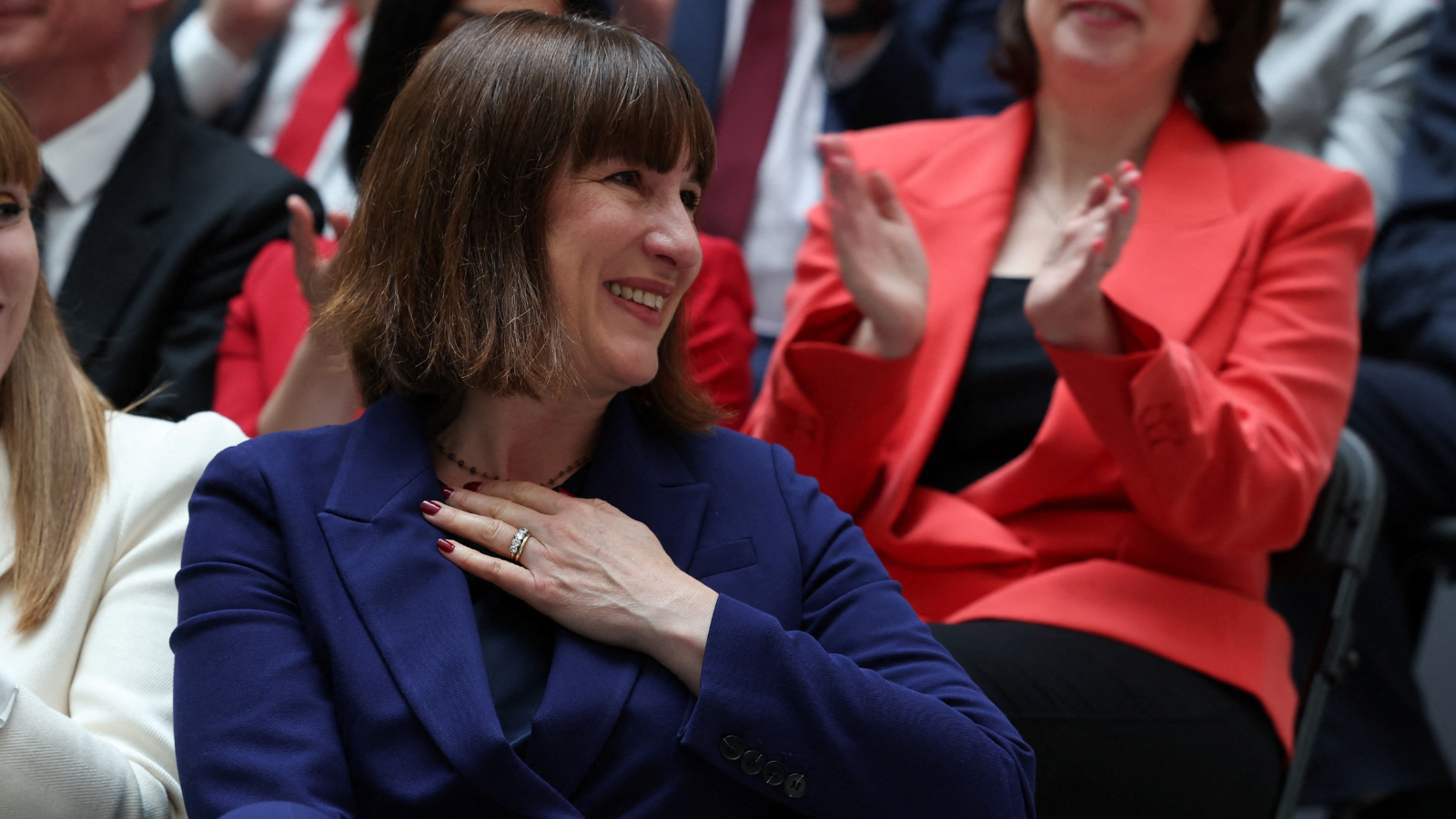 "امرأة واحدة فقط" يمكنها إنقاذ ستارمر الآن