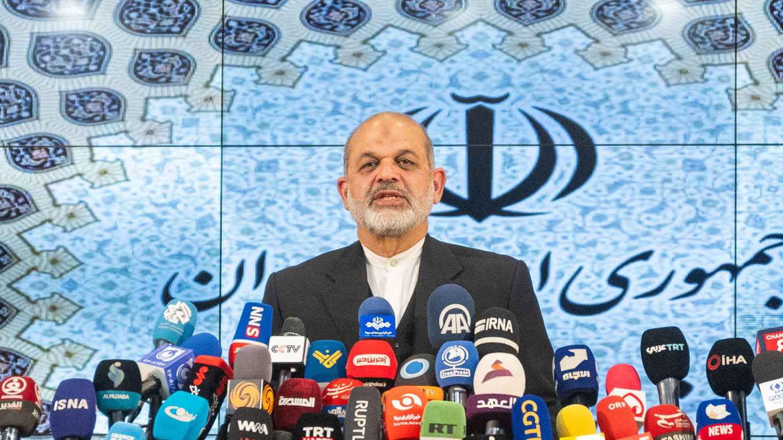 جنرال بالحرس الثوري: بزشكيان "لا يمكنه منعنا" من مهاجمة إسرائيل