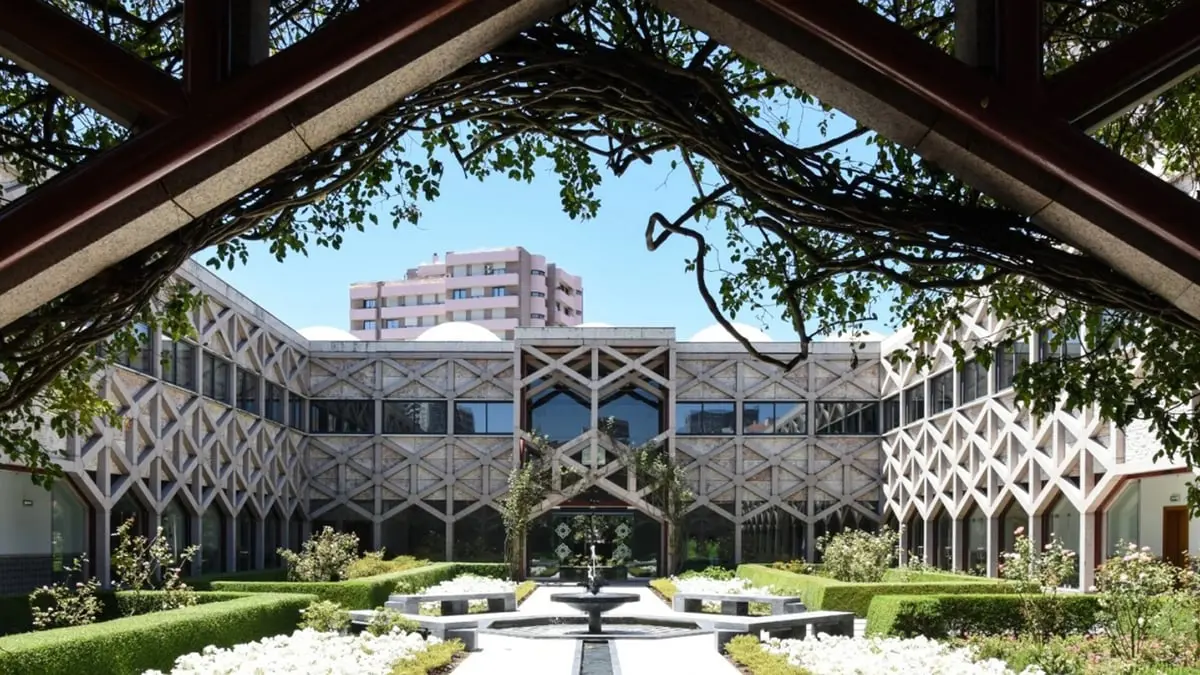 مقتل شخصين طعنا في المركز الإسماعيلي بلشبونة