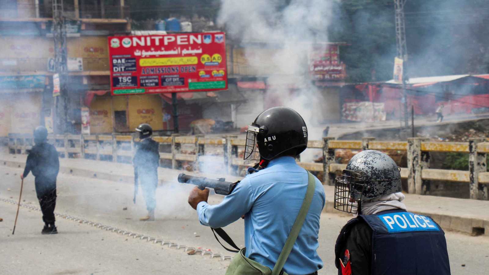 8 قتلى باحتجاجات عنيفة في كشمير الباكستانية (فيديو وصور)