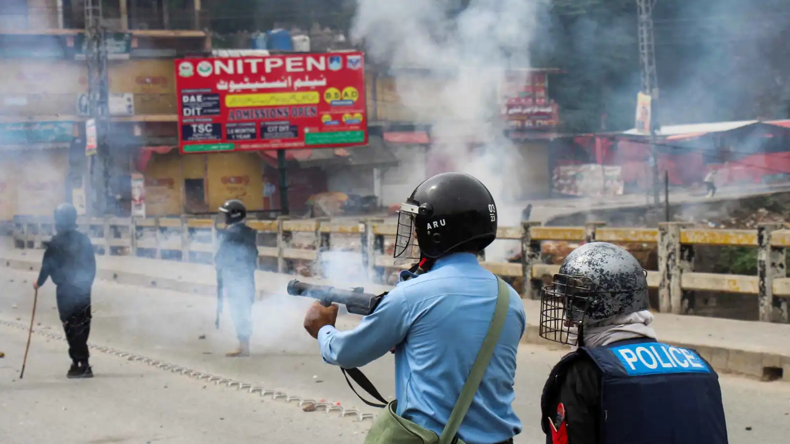 8 قتلى باحتجاجات عنيفة في كشمير الباكستانية (فيديو وصور)