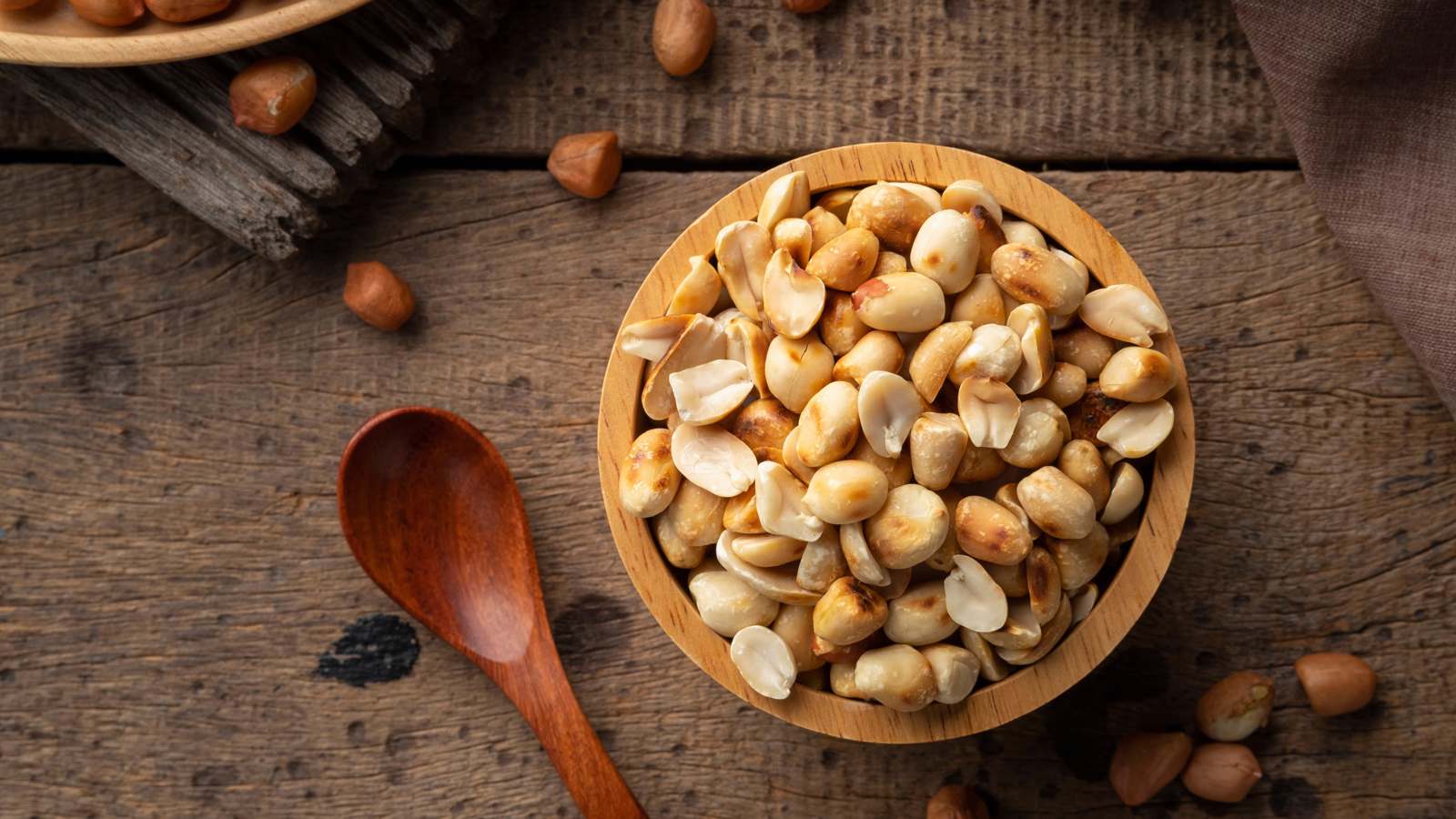 4 أسباب تجعل الفول السوداني وجبتك الخفيفة المفضلة