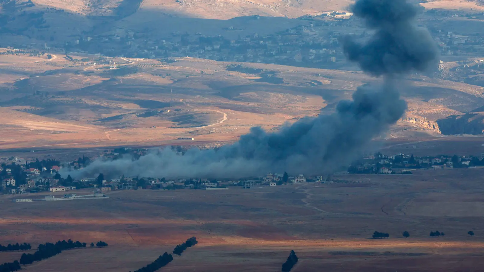 جنوب لبنان يشتعل.. أحزمة نارية وقتلى بالعشرات (فيديو)