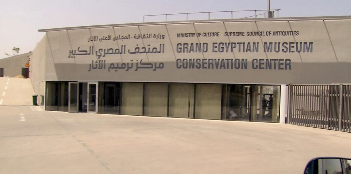 السيطرة على حريق ضخم في المتحف المصري الكبير.. ووزارة الآثار تحقق (صور)