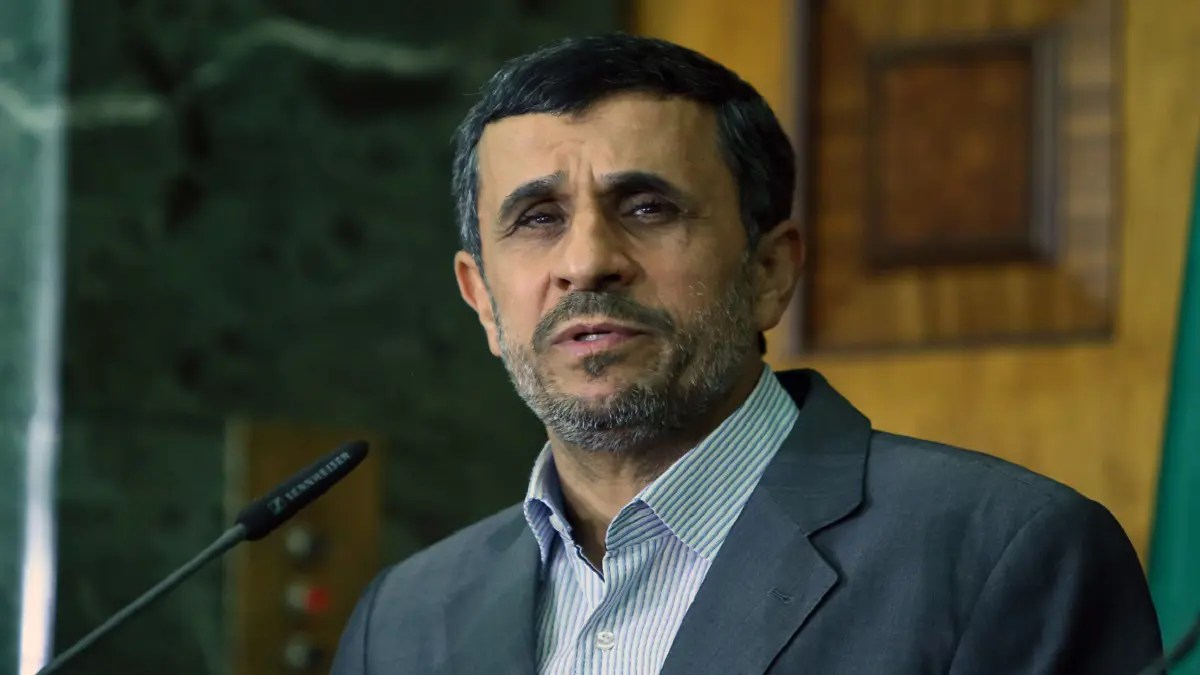 هل يوافق خامنئي على عودة نجاد إلى رئاسة إيران؟