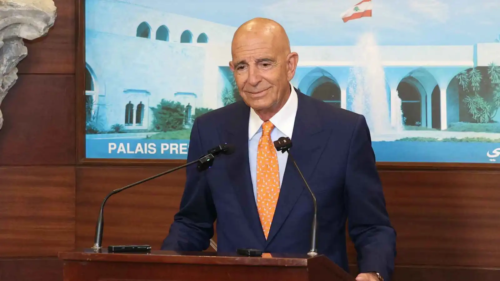 "حيوانات فوضوية".. باراك يسيء للصحفيين في لبنان على الهواء مباشرة (فيديو)