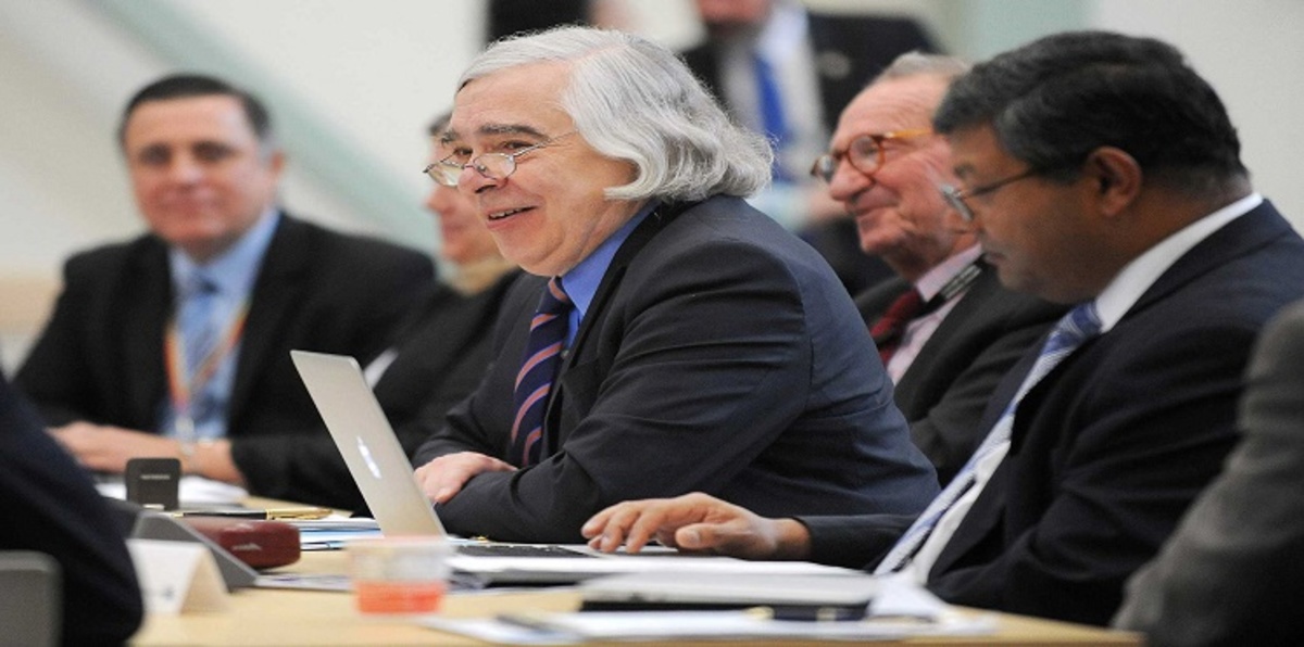 وزير الطاقة الأمريكي يتوقع توازن سوق النفط في 2017