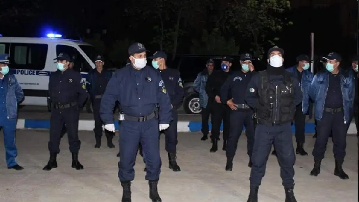 الجزائر توقف شبكة مدججة بالأسلحة البيضاء‎ (فيديو)