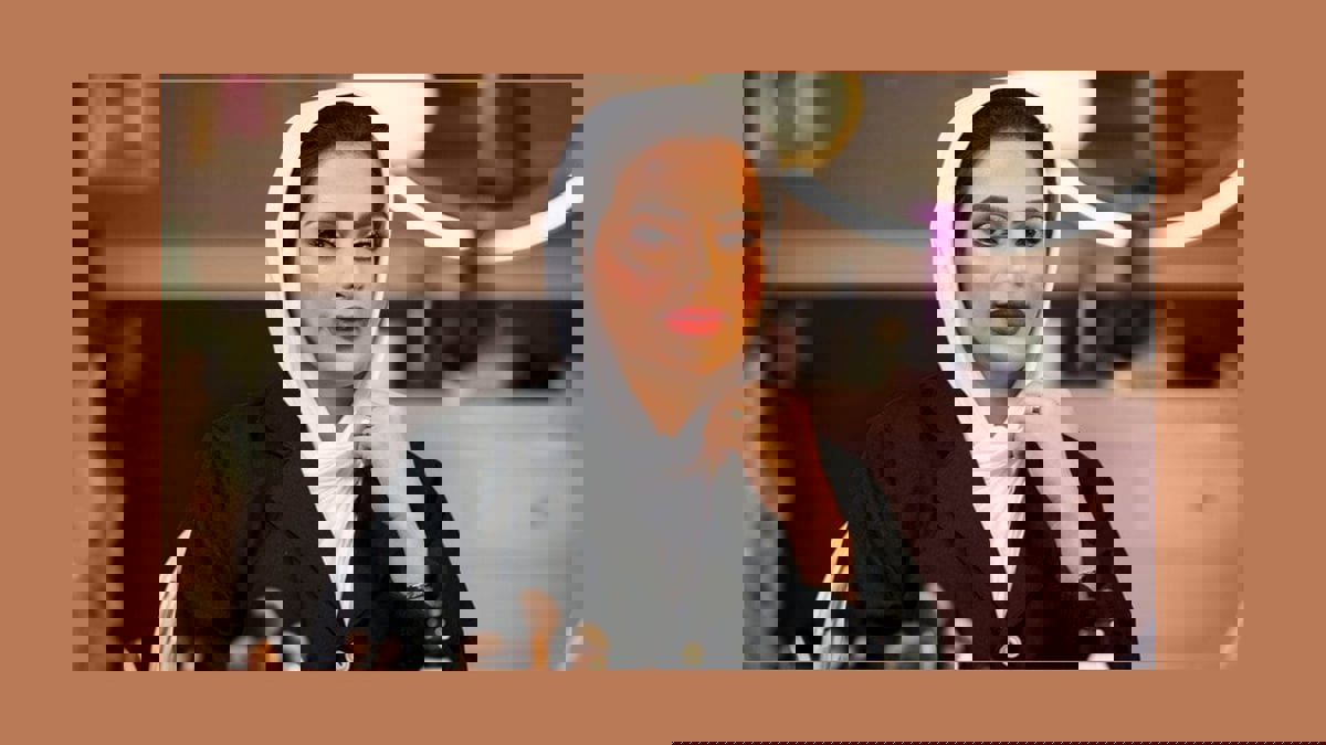 بدور البراهيم تهاجم المذيع يزيد الراجحي بعد انتقاده لها: "أنا براند سعودي"