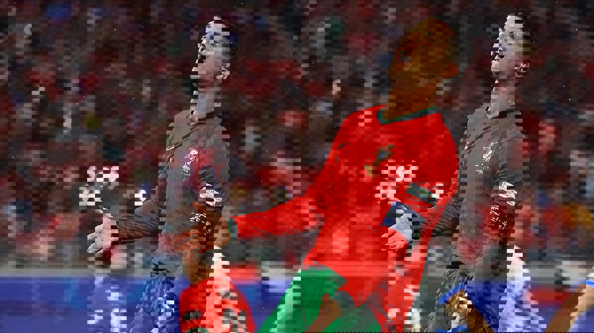 جماهير التشيك تستفز رونالدو بترديد اسم ميسي (فيديو)