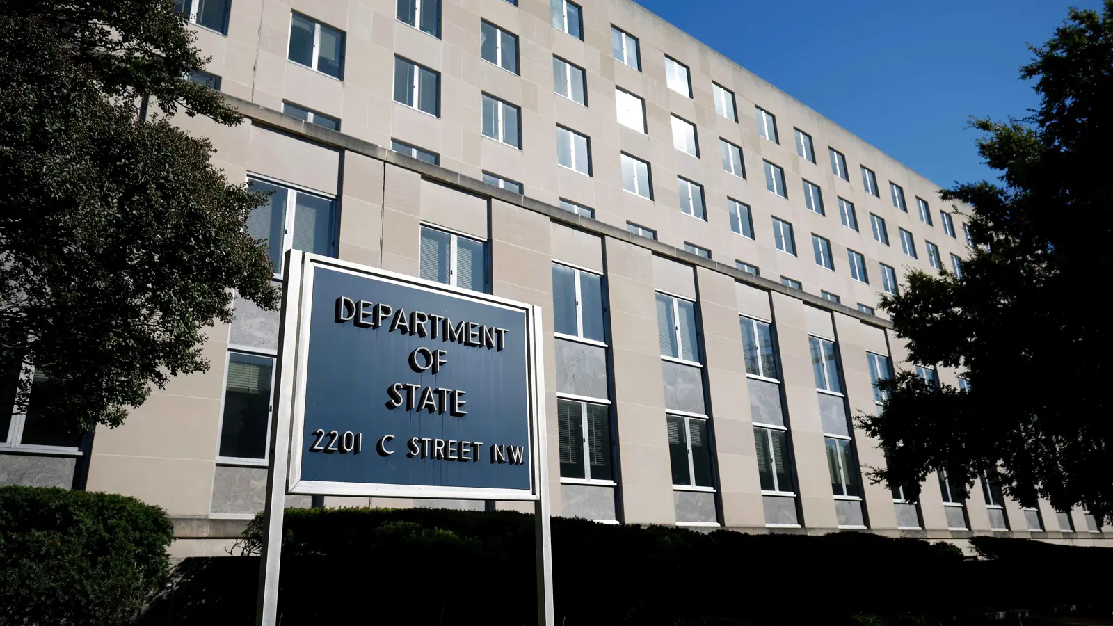 الخارجية الأمريكية تُوقف إصدار تأشيرات للمتعاونين الأفغان