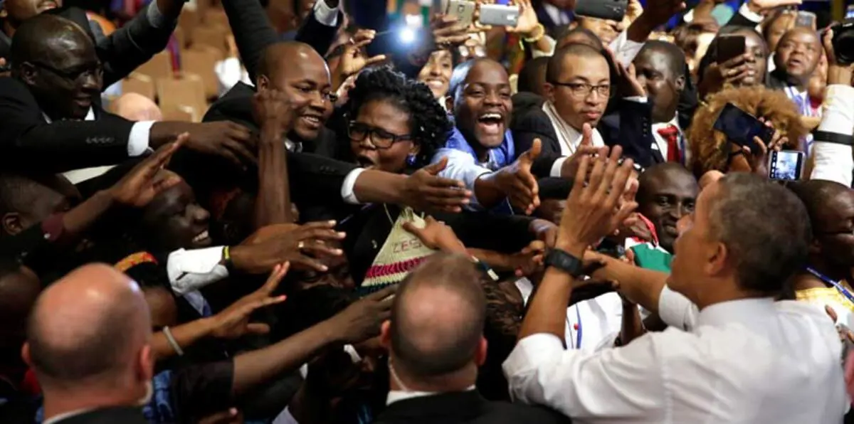 أوباما يجمع التبرعات لكلينتون محذّرًا من الثقة المفرطة بنجاحها