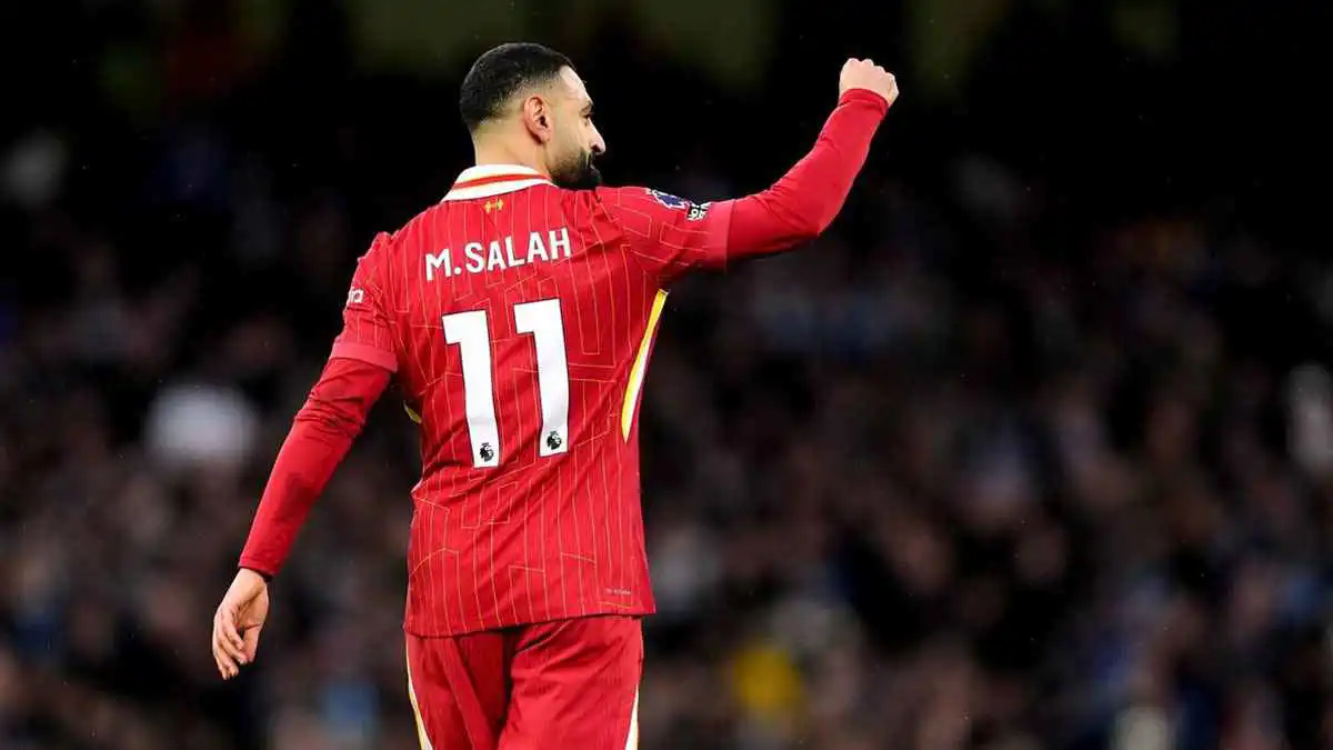 أول ناد يعلن رغبته في التعاقد مع محمد صلاح