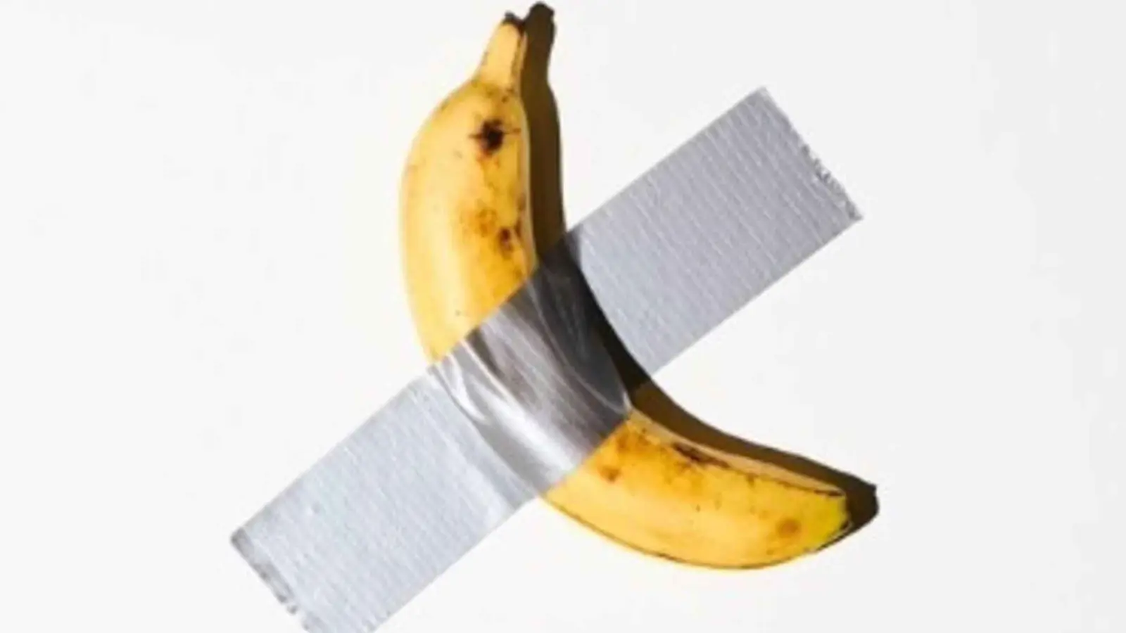 "موزة على جدار".. عمل فني مقابل 1.5 مليون دولار (صور)