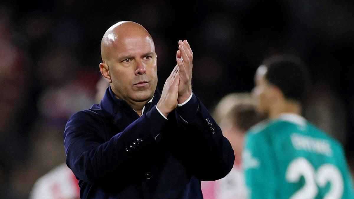 بعد النتائج الكارثية.. أول "عقاب" من ليفربول لأرني سلوت