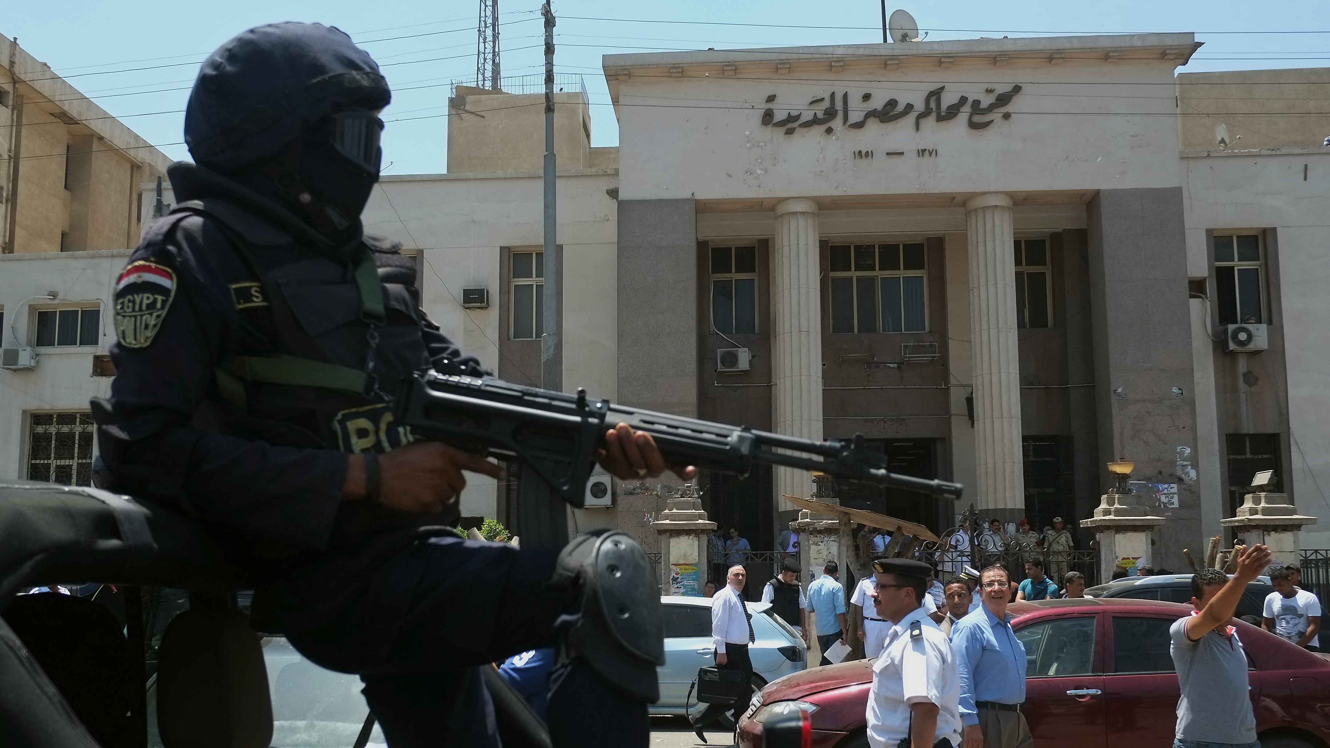 بتحريض من "الإخوان".. ضبط مصري نشر "عبارات مسيئة" على شاشة إعلانات عامة