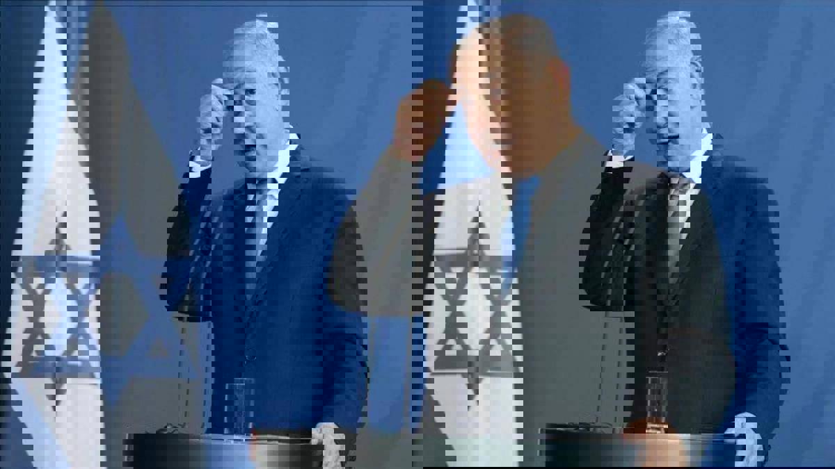 هروب نتنياهو بعد دوي صافرات الإنذار خلال وجوده في غلاف غزة (فيديو)