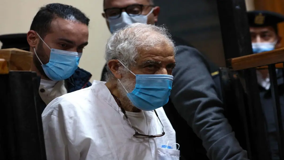 مصر.. المؤبد للقيادي الإخواني محمود عزت في "أحداث مكتب الإرشاد"