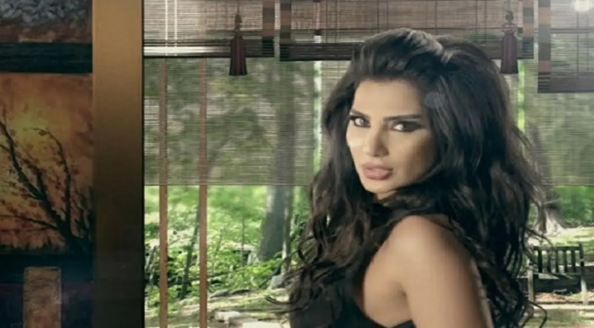 صور.. "شيراز" تنتهي من تصوير "أموت وأنساك"