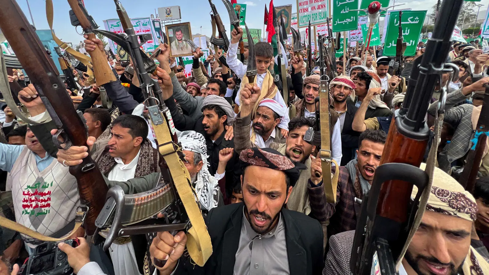 خبراء: أزمة الشرعية في اليمن تخدم الحوثيين