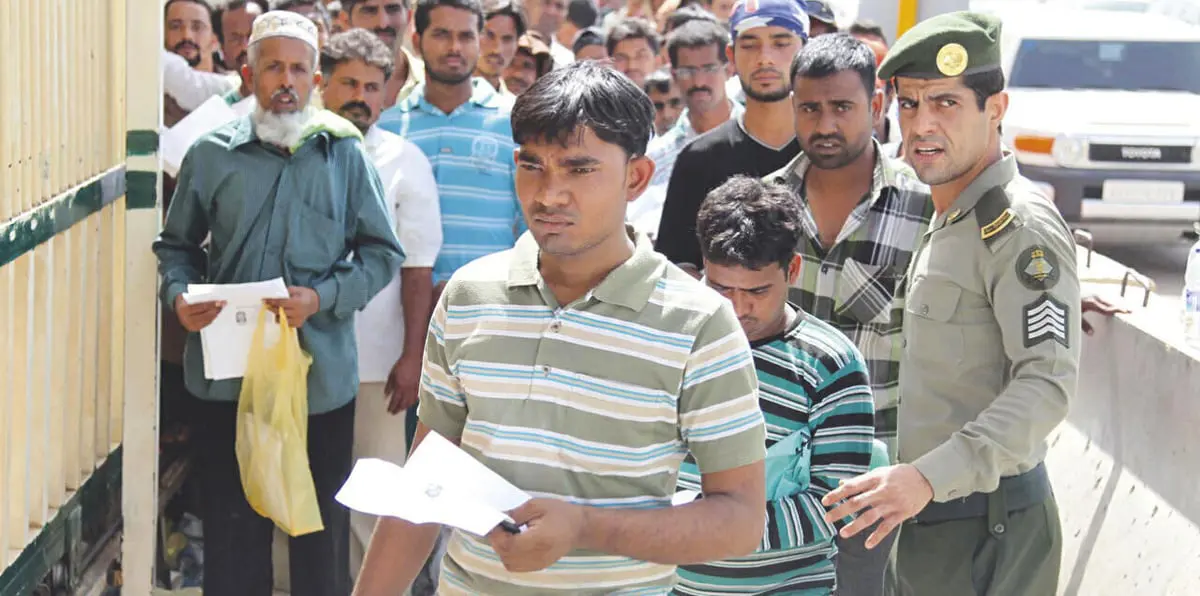 الرسوم على الوافدين.. تفاصيل برنامج المقابل المالي في السعودية