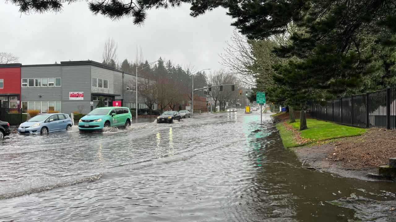 عاصفة قوية تضرب المحيط الهادئ.. فيضانات وانهيارات في واشنطن وأوريغون (فيديو)