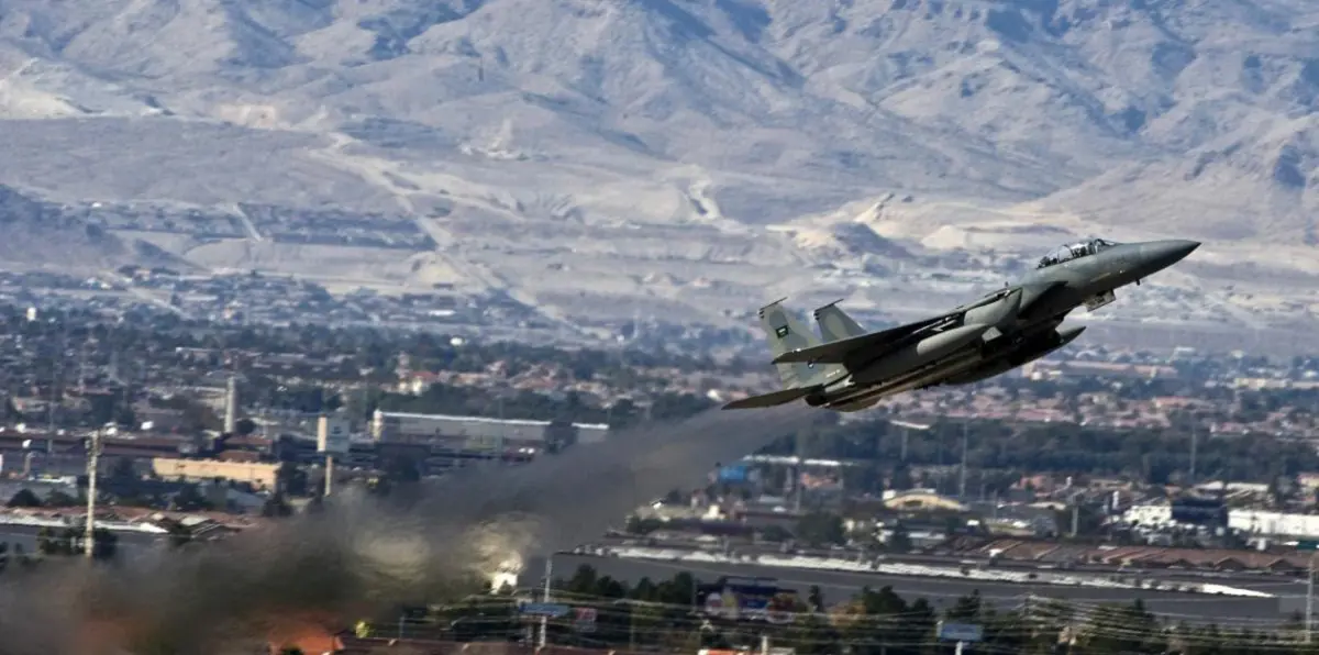 طيران التحالف العربي يمهد الطريق إلى مدينة الحديدة