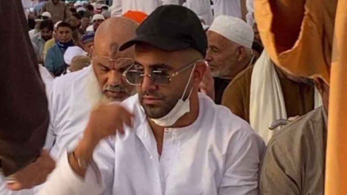 من الملعب إلى المسجد.. 5 نجوم خطفوا القلوب في رمضان (صور وفيديو)