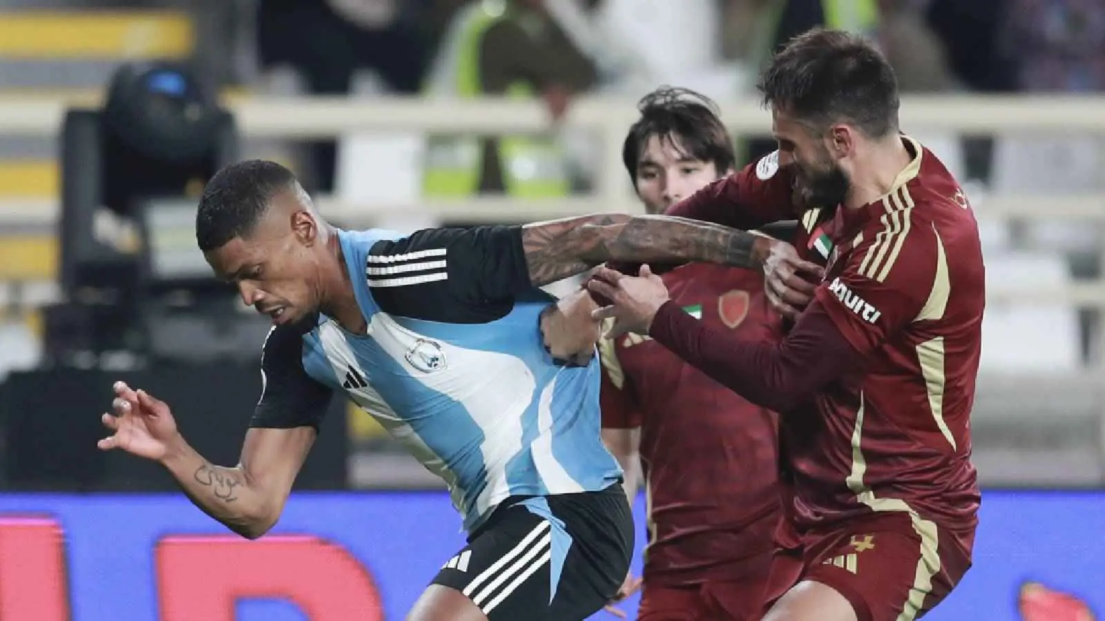 الوحدة الإماراتي يعبر الوكرة القطري بركلات الترجيح ويتوج بلقب كأس التحدي