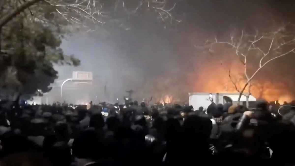 "احتجاجات إيران" تشعل حرباً دبلوماسية بين طهران والغرب