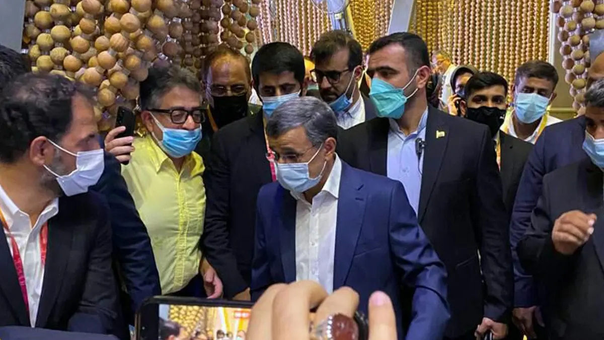 أحمدي نجاد وزوجته يزوران معرض إكسبو 2020