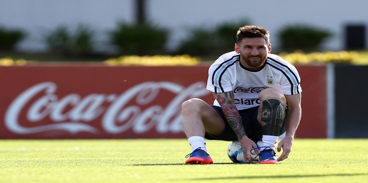 تشافي: برشلونة سيرتكب خطأ تاريخيًا إن لم يجدد عقد "اللاعب الأعظم في التاريخ"