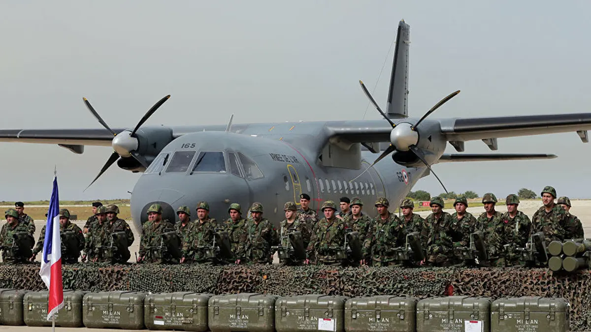 فرنسا تعلق عملياتها العسكرية المشتركة مع القوات المالية