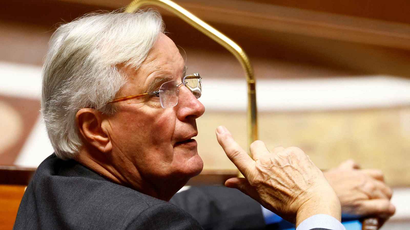 مستشار قانوني لـ "إرم نيوز": أزمة الميزانية الفرنسية تهدد بتقويض الدولة