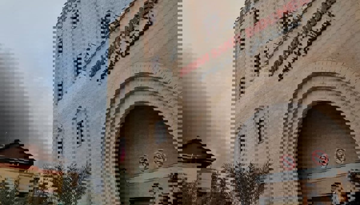 "كارثة متوقعة".. تحذير من تكرار سيناريو مستشفى الشفاء بالإندونيسي