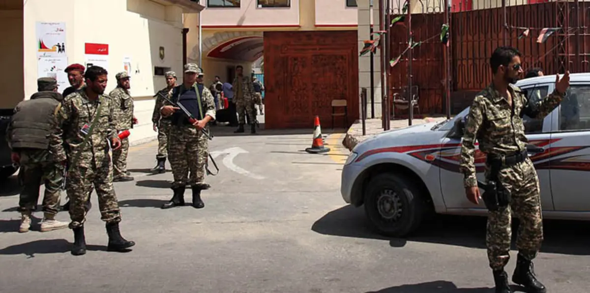 لجنة حقوقية: "إرهابيون" يحرسون نزلاء سجن أعوان نظام القذافي في ليبيا