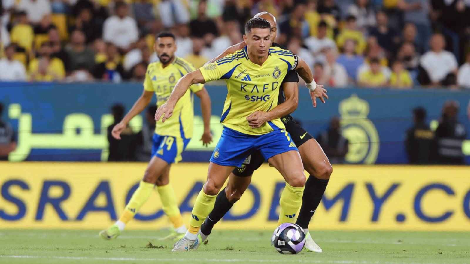 ظهور مفاجئ لرونالدو مع لاعبي النصر وبيولي يكشف السبب الحقيقي لغيابه (فيديو)
